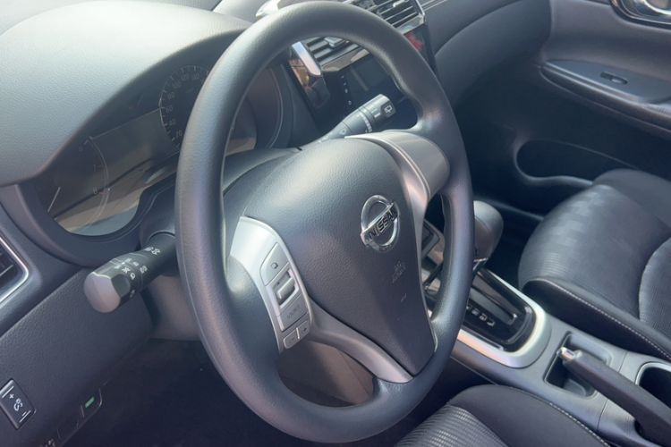 Used Nissan Tiida 2016 1.6L CVT Cool Dynamic Edition Interior 2