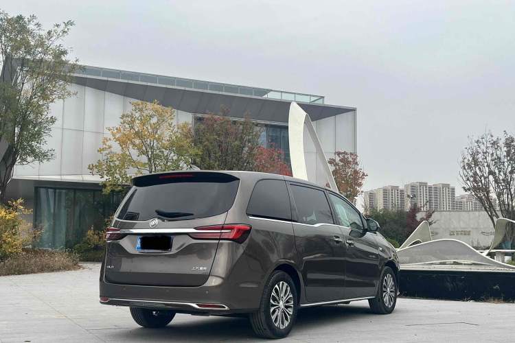 Used Buick GL8 2023 Facelifted Land Cruiser Executive Luxury Version
