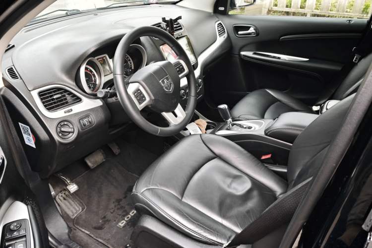 Used Dodge Journey 2013 2.4L Two-Wheel Drive Luxury Version