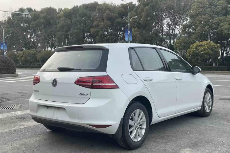 Used Volkswagen Golf 2015 1.6L Automatic Fashion Model
