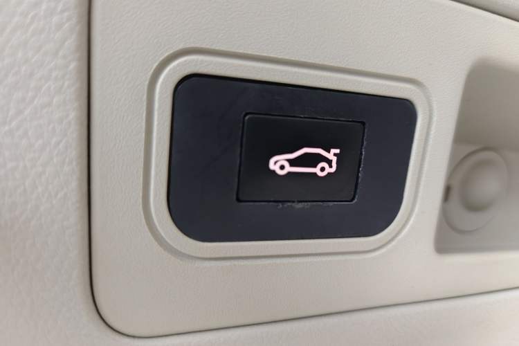 Used Buick GL8 2021 Land Cruiser Executive Class 652T Luxury Model
