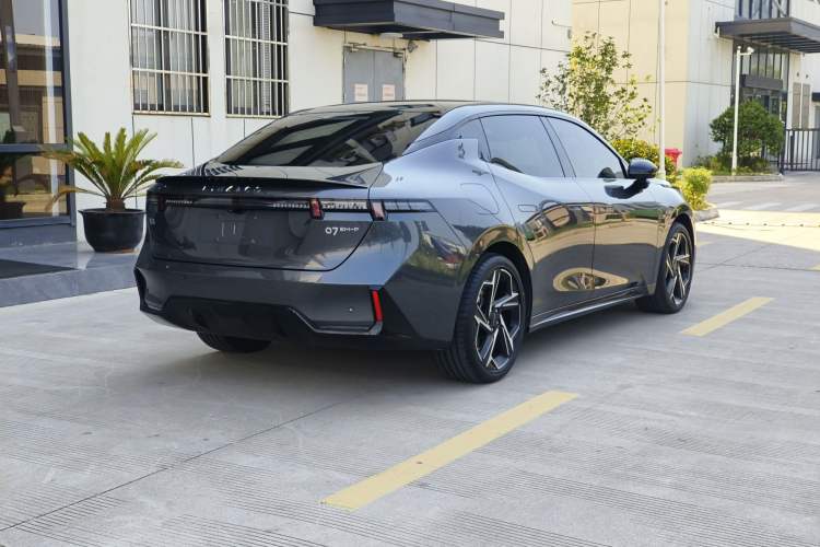 Used Lynk & Co 07 2024 EM-P 126 Long-Range Halo Exterior 3