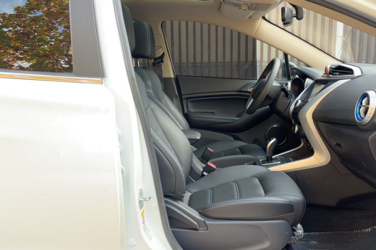 Used BYD Yuan New Energy 2018 EV360 Smart Connected Cool Model Right Front Seat