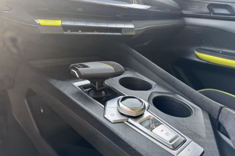 Used Changan UNI-V 2022 2.0T Leading-Speed Edition
