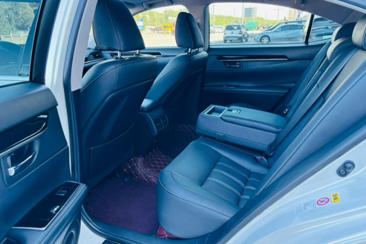 Used Lexus ES 2016 200 Midnight Special Limited Edition
