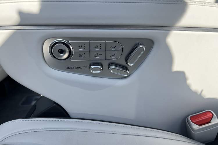 Used XPeng X9 2025 740 Ultra-Long Range Max