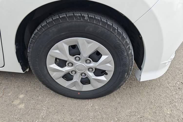 Used SAIC MAXUS G10 2023 2.0T Manual Multi-Function Version Diesel 7/8/9 Seats