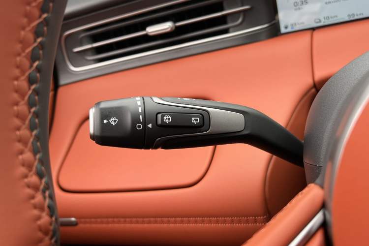 Used Hongqi HS6 PHEV 2026 220 All-Wheel Drive Smart Hybrid Version Interior 10