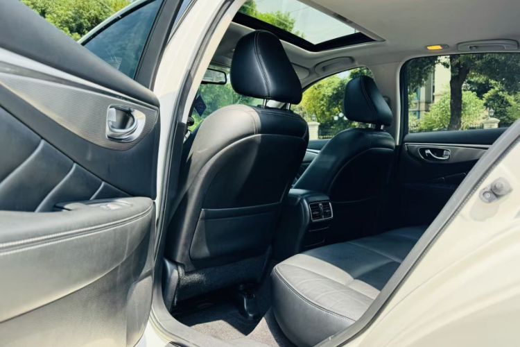 Used Infiniti Q50 2014 3.7L Comfort Edition Interior 7