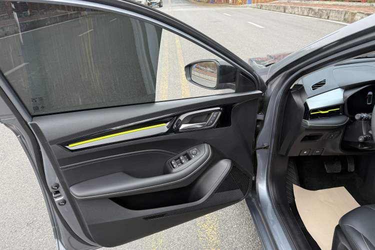 Used Roewe i5 2021 Revised Version 1.5L CVT Diamond Edition Interior 8