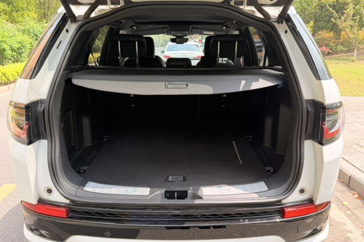 Used Land Rover Discovery Sport 2020 249 PS R-Dynamic Performance Edition Trunk