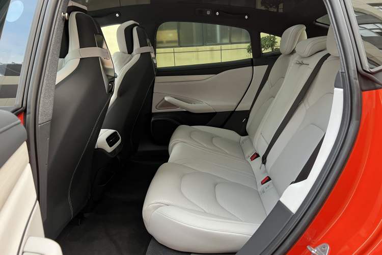 Used Xiaomi Auto SU7 2024 Rear-Drive Ultra-Long Range Advanced Pro-Level Intelligent Driving Version
