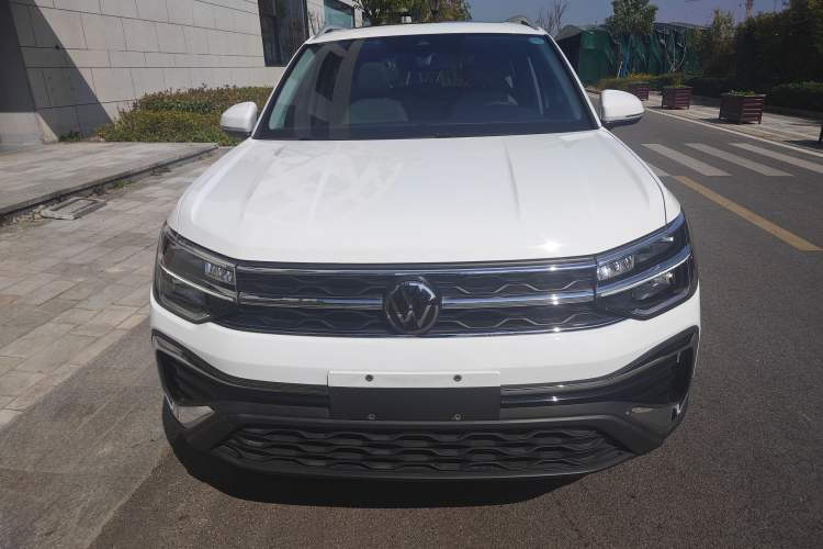 Used Volkswagen Tharu 2024 300TSI Two-Wheel-Drive Moonlight Edition
