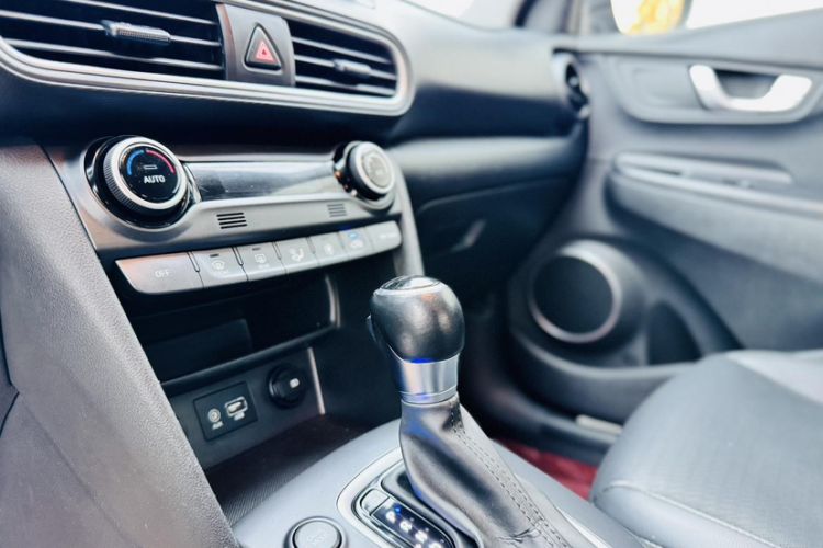 Used Hyundai ENCINO 2018 1.6T Dual-Clutch Zhilian Edition China V Standard Interior 3