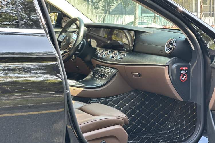 Used Mercedes-Benz E-Class 2019 E 200 L Sport Edition Interior 10