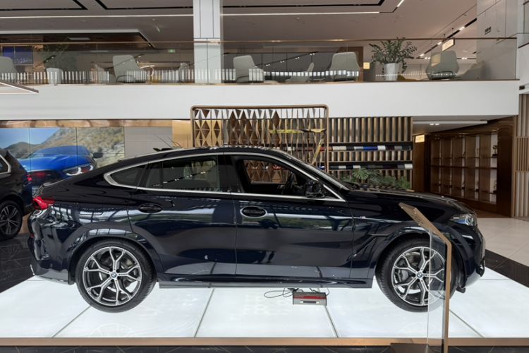 Used BMW X6 2026 Model xDrive40i M Sport Package Exterior 2