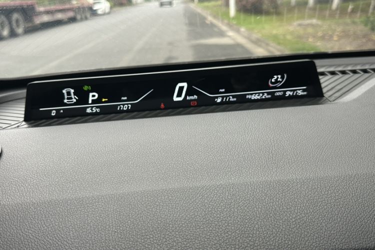 Used NETA V 2021 Long-Range Entertainment Edition Upgrade Model Odometer Close Up