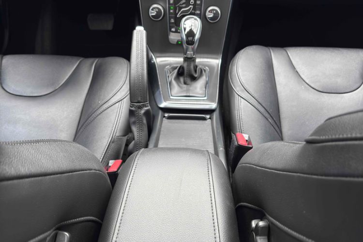 Used Volvo V40 2016 T4 Smart Luxury Edition
