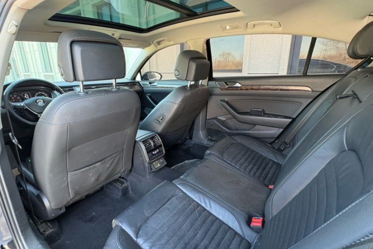 Used Volkswagen Magotan 2019 330TSI DSG Luxury Version China VI Standard Interior 6