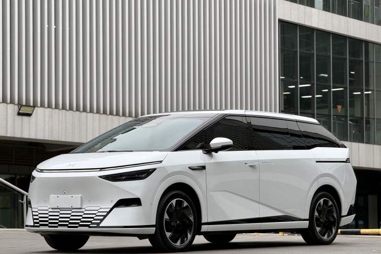 Used XPeng X9 2024 702 Ultra-Long Range Pro