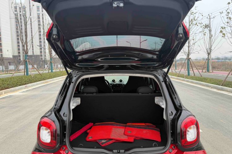 Used smart forfour 2016 1.0L 52 kW Dynamic Edition
