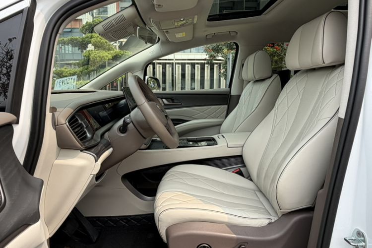 Used Denza D9 2022 DM-i 970 Four-Wheel Drive Prestige Model
