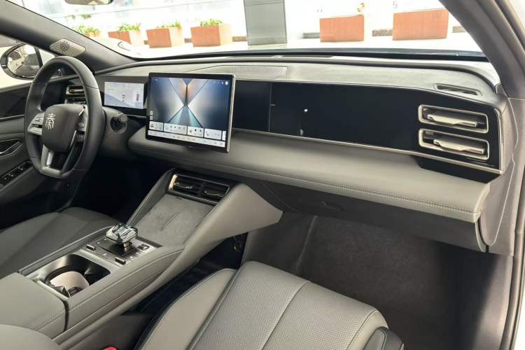 Used BYD Qin L 2025 DM-i Smart Drive 120KM Superior Model