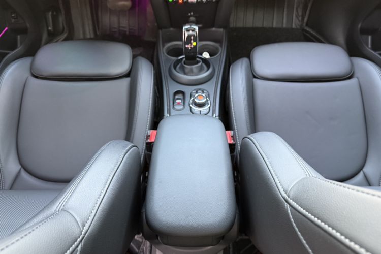 Used MINI Countryman 2021 1.5T COOPER Connoisseur Gear Lever