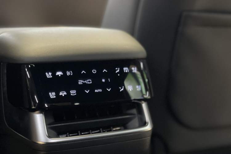 Used CHANGAN NEVO E07 2025 All-Electric Two-Wheel Drive 90 kWh Pro Smart Version
