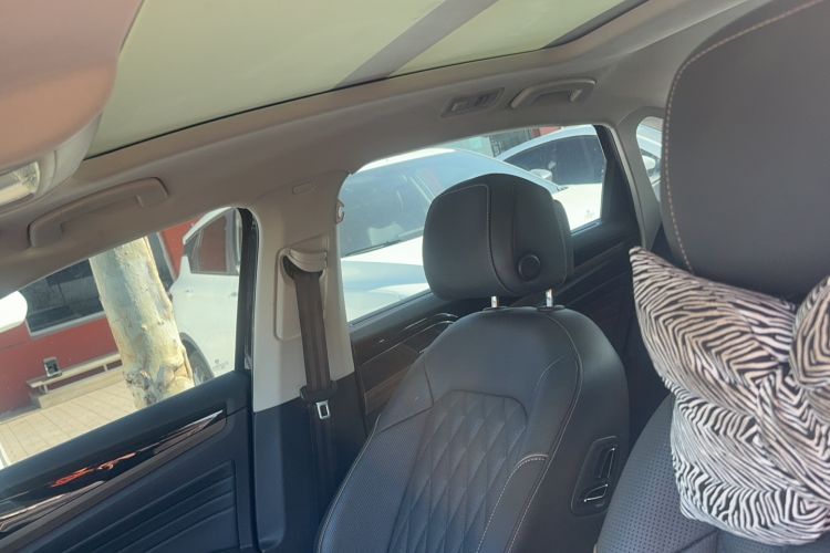 Used Volkswagen Passat 2019 330TSI Luxury Edition China VI Standard Interior 4