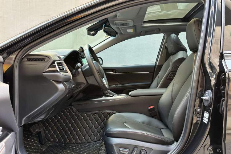 Used Toyota Camry 2021 2.5G Luxury Edition
