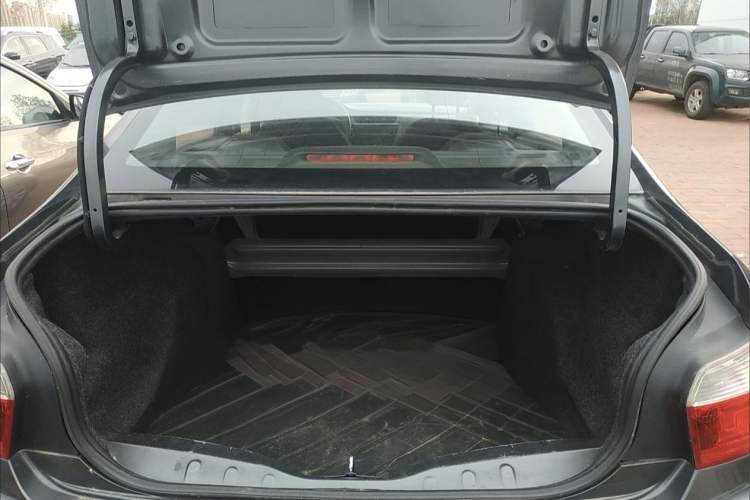 Used Citroen Elysee 2015 Zhishang Edition 1.6L Manual Fashion Model