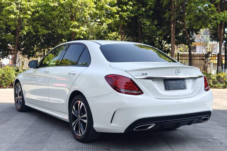 Used Mercedes-Benz C-Class 2017 Restyled C 200 Sport Edition Exterior 3