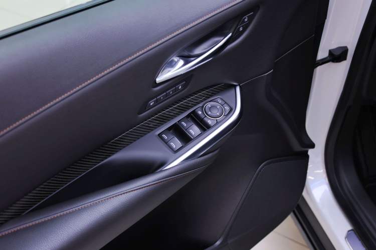 Used Cadillac XT4 2020 28T 4x4 Platinum Sport Edition Interior 2