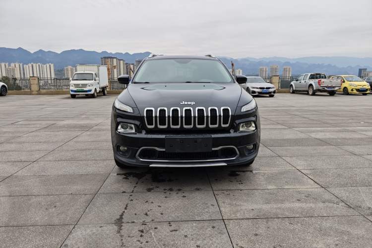 Used Jeep Cherokee 2017 2.0L Superior Edition
