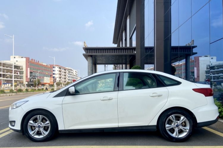 Used Ford Focus 2015 Sedan 1.6L Automatic Comfort Model Exterior 8