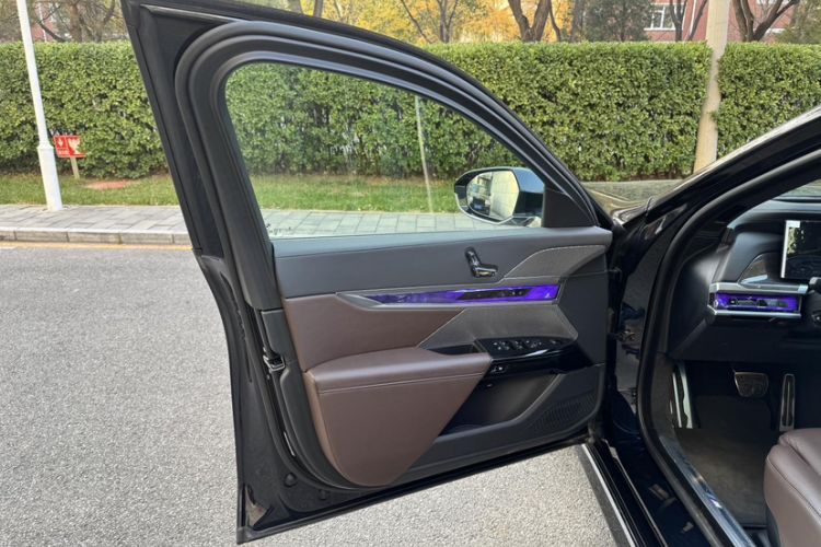 Used BMW 7 Series 2023 740Li Luxury Edition M Sport Package Interior 11