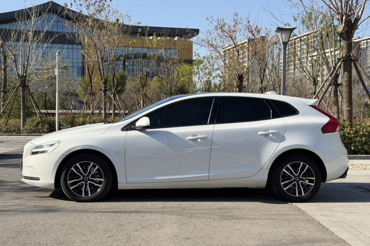 Used Volvo V40 2018 T3 Zhiyi Edition