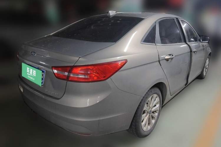 Used Ford Escort 2015 1.5L Automatic Fashion Model
