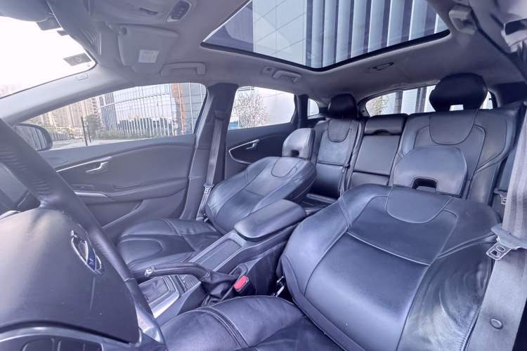 Used Volvo V40 2016 T3 Zhiyi Edition