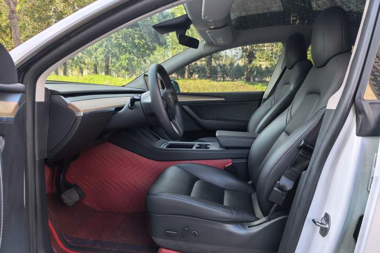 Used Tesla Model Y 2021 Long-Range All-Wheel-Drive Version