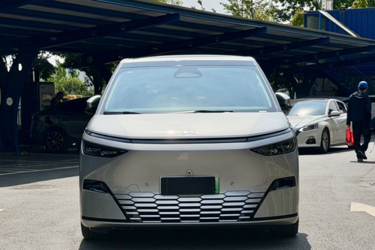Used XPeng X9 2024 702 Ultra-Long Range Max
