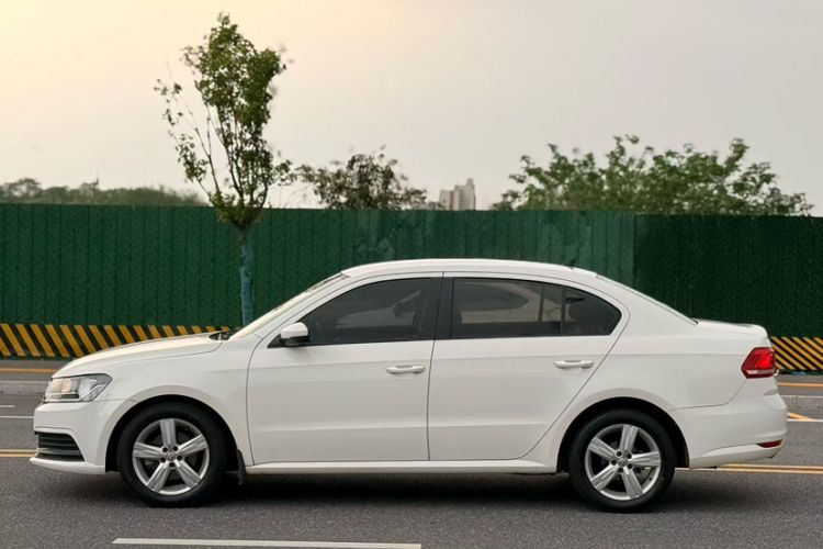 Used Volkswagen Lavida 2017 1.6L Automatic Fashion Edition Exterior 2