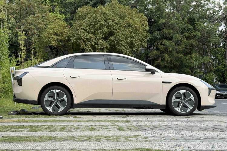 Used XPeng MONA M03 2024 620 with Ultra-Long Range Exterior 5