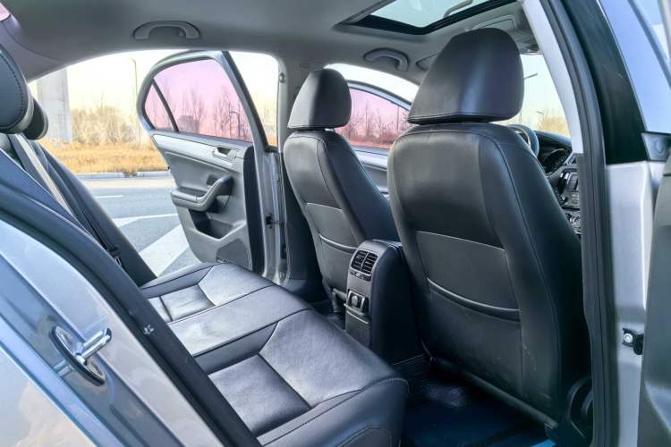 Used Volkswagen Sagitar 2015 230TSI Automatic Comfort Version