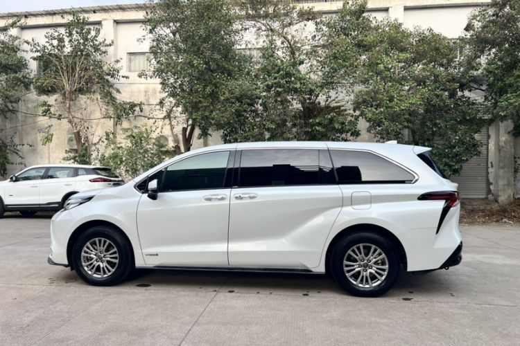 Used Toyota SIENNA 2021 2.5L Hybrid Premium Edition Exterior 2