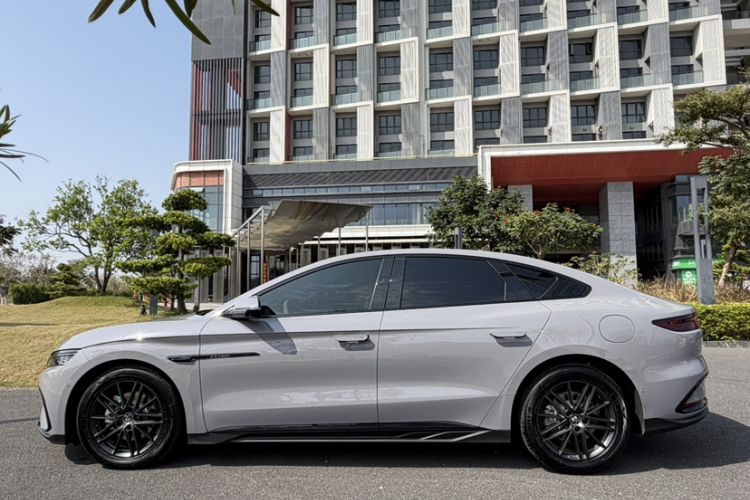 Used BYD Han 2025 DM-i Intelligent Driving Edition 245KM Prestigious Edition
