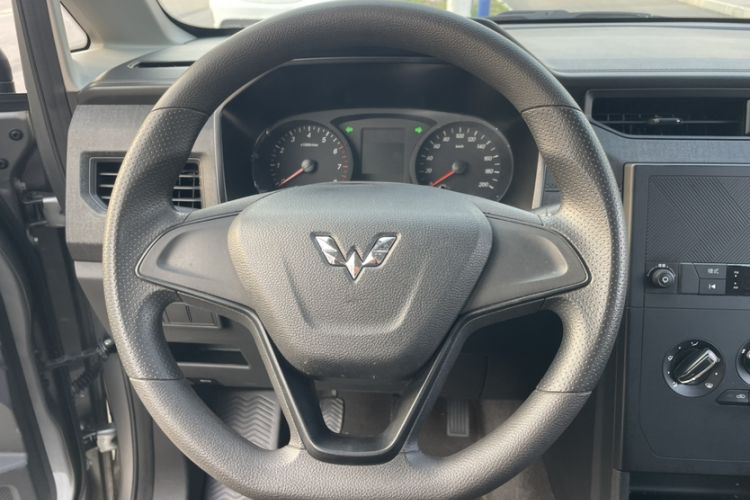 Used Wuling Hongguang PLUS 2019 1.5T Manual Standard Edition 5 Seats
