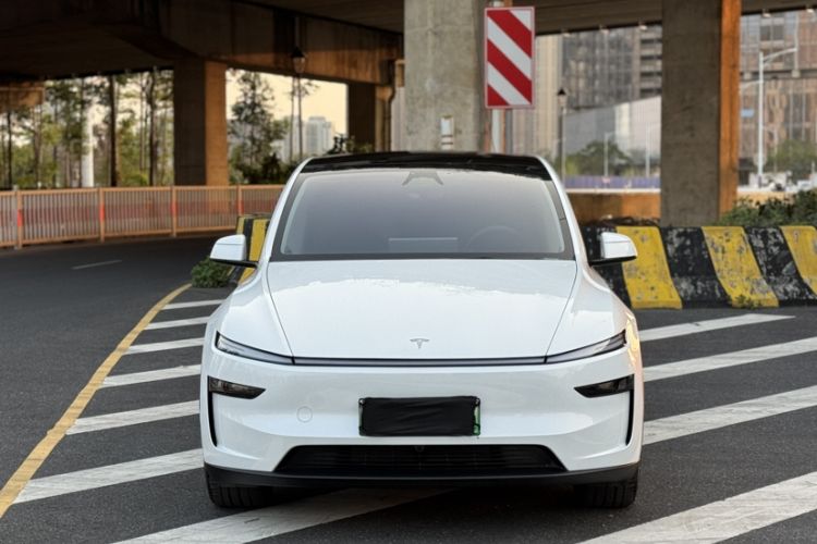 Used Tesla Model Y 2025 Rear-Wheel-Drive Version
