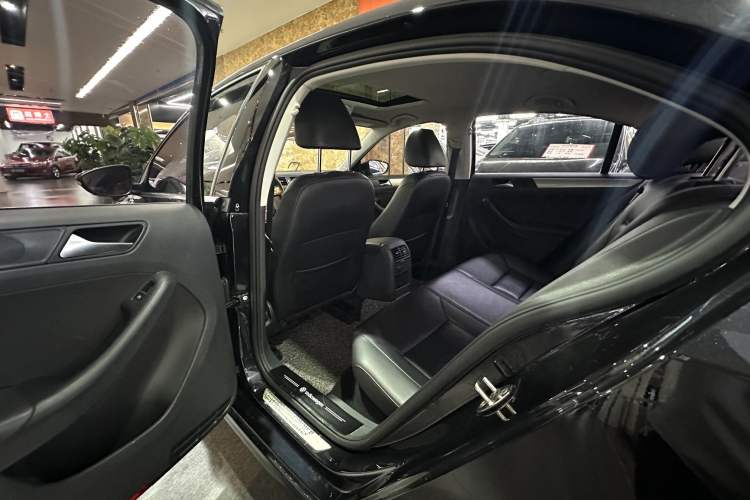 Used Volkswagen Sagitar 2014 Revised Version 1.4TSI Automatic Luxury Edition